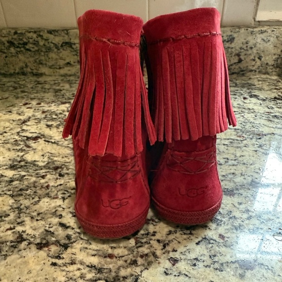 Ugg Sangria Red Kaysa suede Fringe Mocassin Boots 9 - Picture 2 of 7